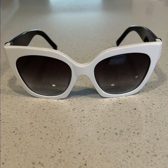 Marc Jacobs 182/S Oversized White Gradient Sunglasses | Luxe - Picture 10 of 15
